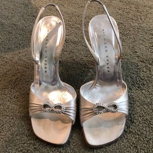 Richard Tyler pumps